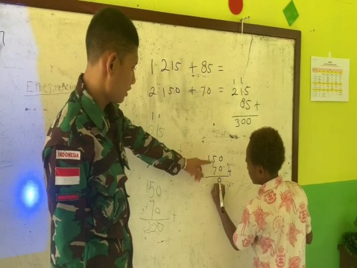 Satgas Pamtas Yonif 132/BS Berbakti Di Tapal Batas