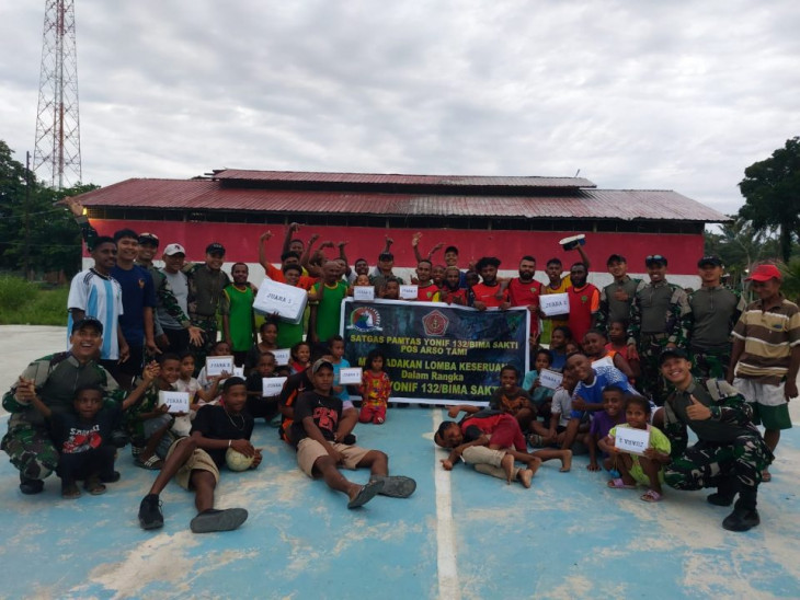 Sambut HUT Yonif 132/BS Ke-64, Prajurit Bima Sakti Adakan Perlombaan Bersama Masyarakat