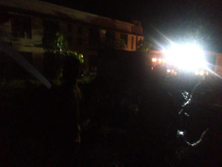 Kebakaran Kantin Universitas Pahlawan, Tiga Unit Mobil Pemadam dikerahkan.