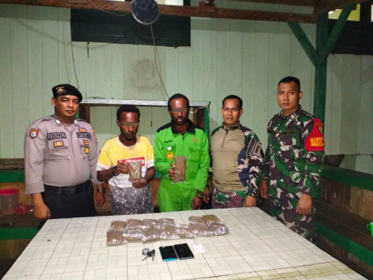 Satgas Pamtas Yonif 132/ BS Kembali Gagalkan Penyeludupan Ganja Kering Seberat 650gram.