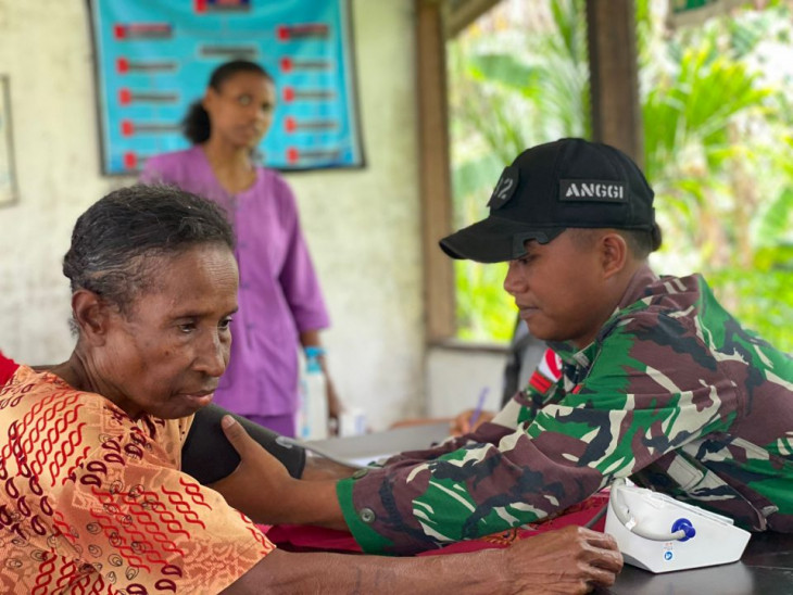 Satgas Pamtas Yonif 132/BS Serta Puskesmas Arso Gelar Pelayanan Kesehatan.