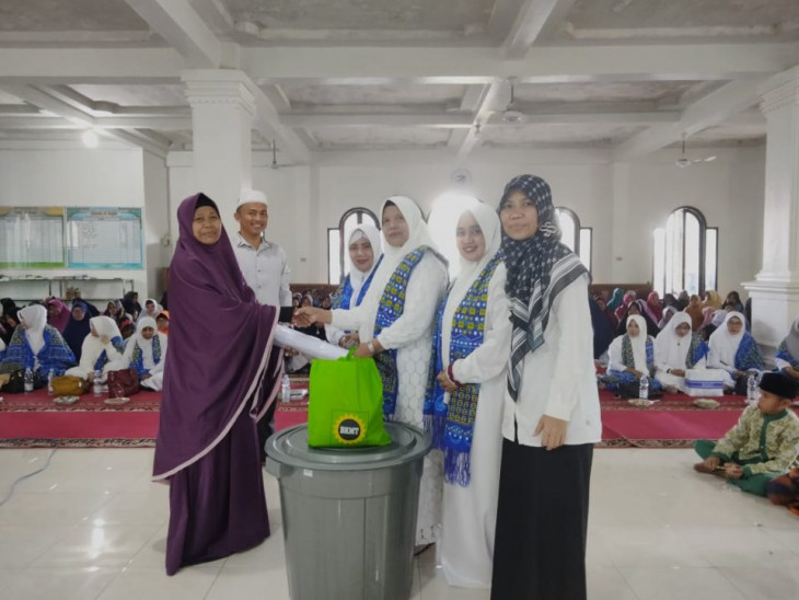 Bersempena Dengan Peringatan Isra’ Mi’rad Nabi Muhammad SAW, BKMT Kembali Menyerahkan Bantuan Alat Penyelenggara Jenazah