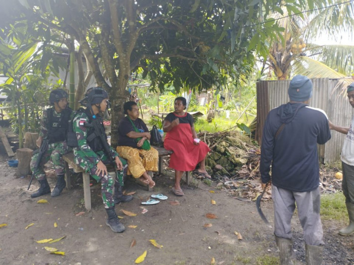 Pererat Hubungan Harmonis Dengan Masyarakat, Satgas Yonif 132/BS Mengunjungi Masyarakat Kp.Suskun.