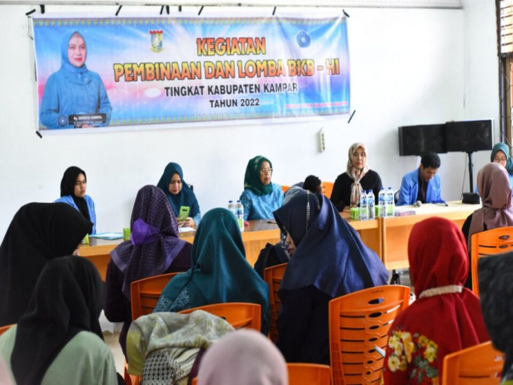 TP- PKK Kabupaten Kampar Adakan Sosialisasi Bina Keluarga Balita di Desa Sumber Sari.