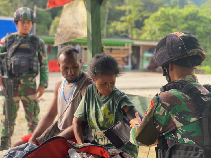 Lebih Dekat, Masyarakat Perbatasan RI-PNG Pilih Berobat Di Pos Satgas Yonif 132/BS.