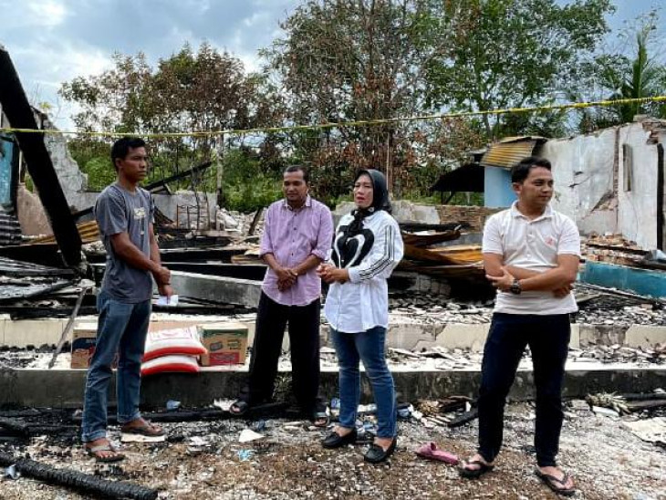 Pasca Kebakaran, Haswinda Santuni Langsung Marzuki