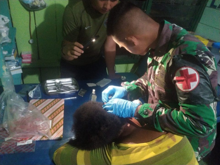 Tolong Korban Lakalalin, Satgas Pamtas Yonif 132/BS Selalu Siap Dalam 24 Jam