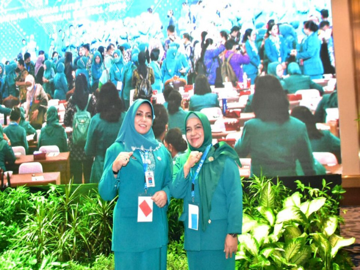 Dibuka Ibu Iriana Jokowi, Ketua TP PKK Kampar Deswita Kamsol Hadiri Rakornas PKK Tahun 2022.