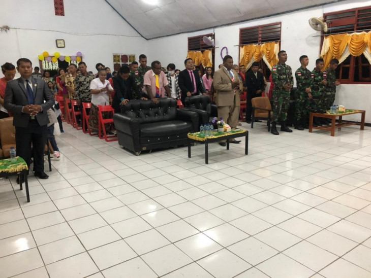 Prajurit Bima Sakti Dan Jemaat Gereja GPDI Nyalakan Lilin Natal, Suasana Menjadi Khidmat Dan Penuh Sukacita