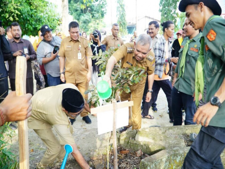 Pj Bupati Kampar Lakukan Penanaman dan lepas Ekspedisi Susur Sungai Kampar II. 