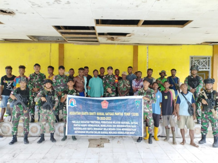 Satgas Pamtas Yonif 132/BS Gelar Karya Bakti Bersama Warga Kampung Kibay