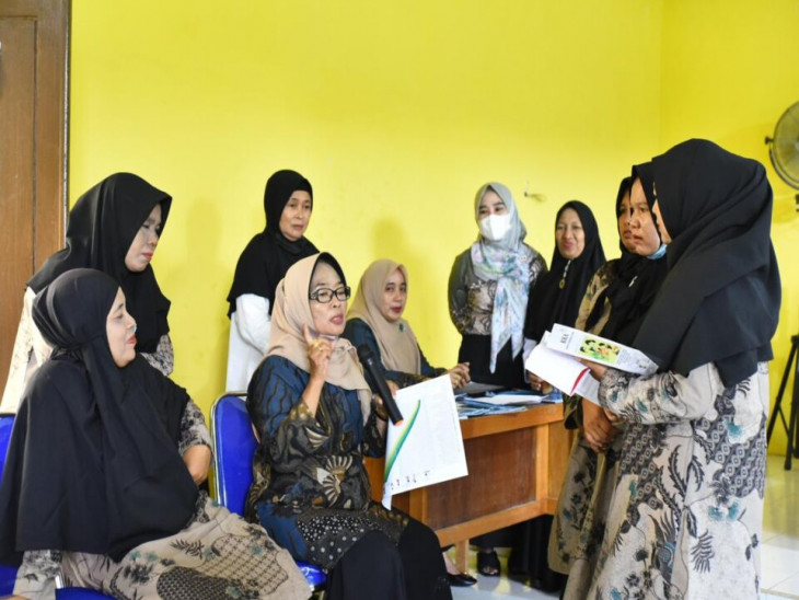 Wujudkan Peningkatan Pengetahuan dan Tumbuh Kembang Anak, TP PKK Kampar Melakukan Pembinaan BKB-HI di Desa Teluk Kenidai