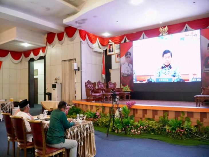 Pj Bupati Kampar ikuti zoom meeting kemendagri perihal Pelaksana Tugas/Penjabat/Penjabat Sementara Kepala Daerah dalam Aspek Kepegawaian Perangkat Daerah.