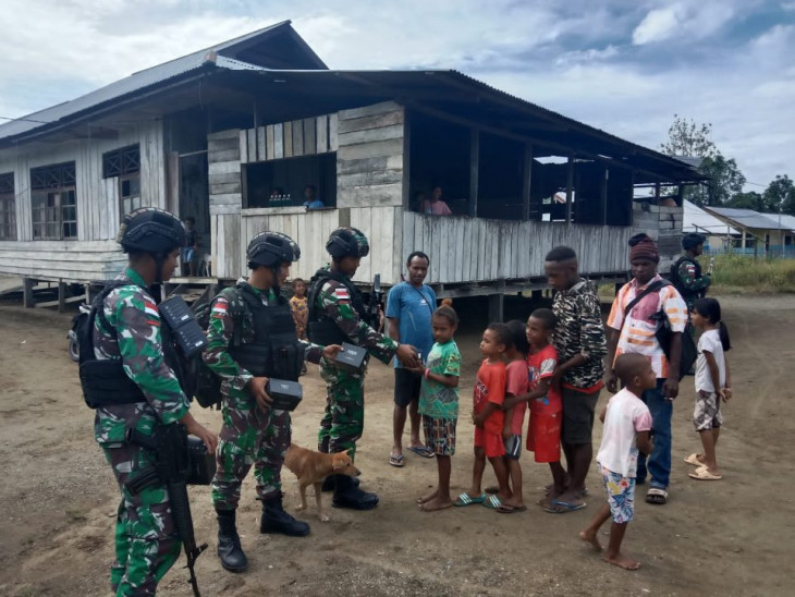 Satgas Yonif 132/BS Kunjungi Masyarakat Kp.Skofrow