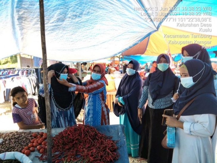 Hentikan penyebaran Covid-19, Pos Siaga PPKM Tambang Sidak Pasar kaget dan Serahkan Sembako