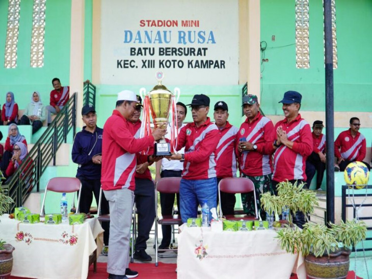 XIII KOTO Kampar Tuan Rumah Pertama Turnamen Sepak Bola Antar PC PGRI.