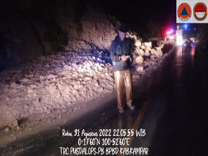 Akibat Cuaca, Alat Berat Baru Diturunkan Pagi Ini Ke Lokasi Longsor Lintas Sumbar – Riau