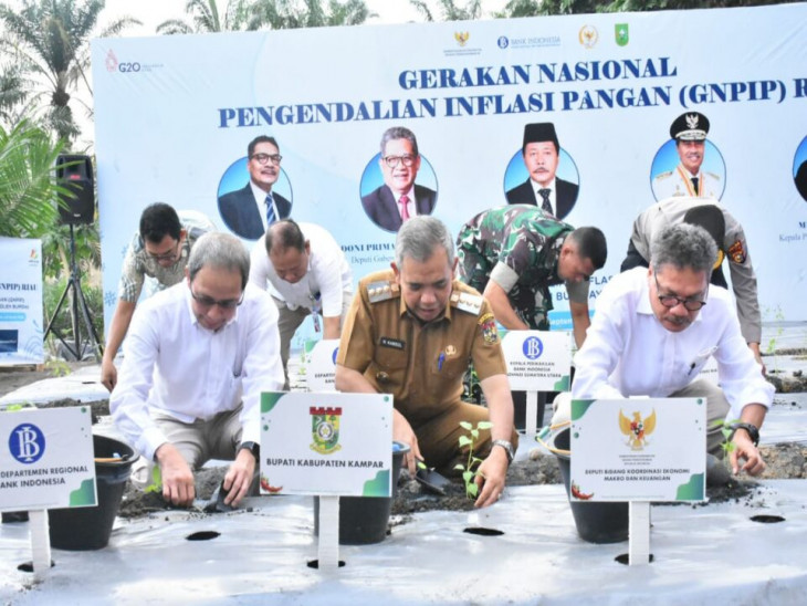 Bersama Pj. Bupati Kampar, Deputi Kementerian Perekonomian Resmikan GNPIP Riau di Pulau Birandang.