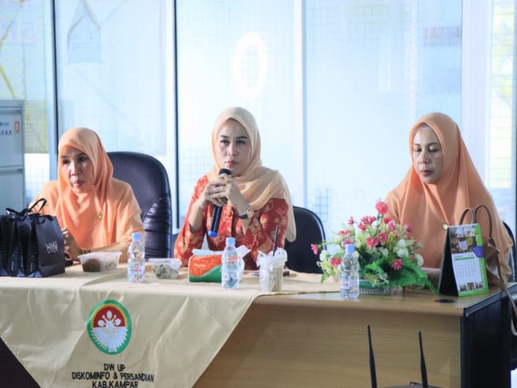 DWP UP Diskominfo Kabupaten Kampar Gelar Demo Produk Make Over dan serahkan Bantuan ke Panti Asuhan.