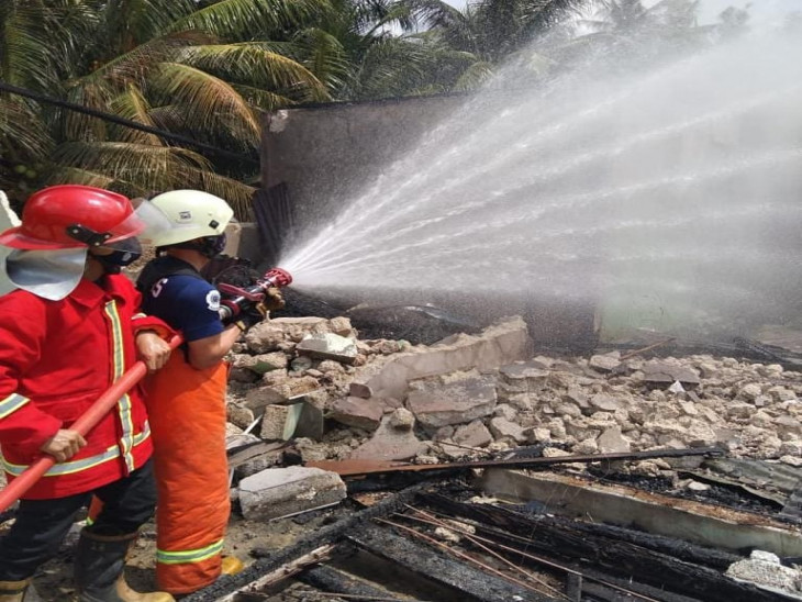 Kebakaran di Desa Pangkalan Baru Siak Hulu Hanguskan 1 Unit Satu unit rumah dan 1 unit Sepeda Motor