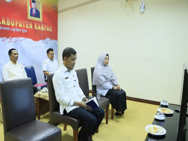Pemda Kampar Ikuti Rakor Pusat dan Daerah Melalui Zoom Meeting Terkait Pengendalian Inflasi Bersama Wakil Mendagri RI .