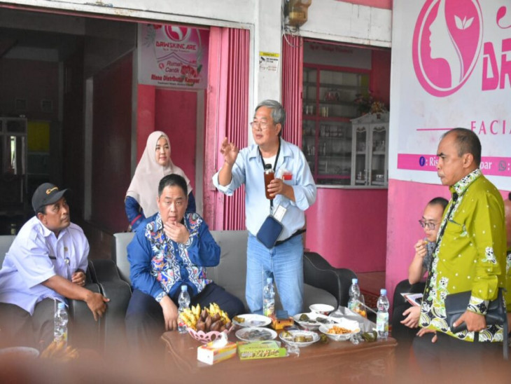 Tim Business Strategy Profesional (BSP) Malaysia Tinjau Olahan Keripik Nanas Kualu.