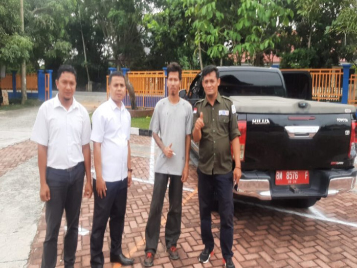 Orang Terlantar (Tuna Rungu) Di Jembatan Water Front City Bangkinang Diantarkan Dinas Sosial Kampar Ke Kabupaten Siak