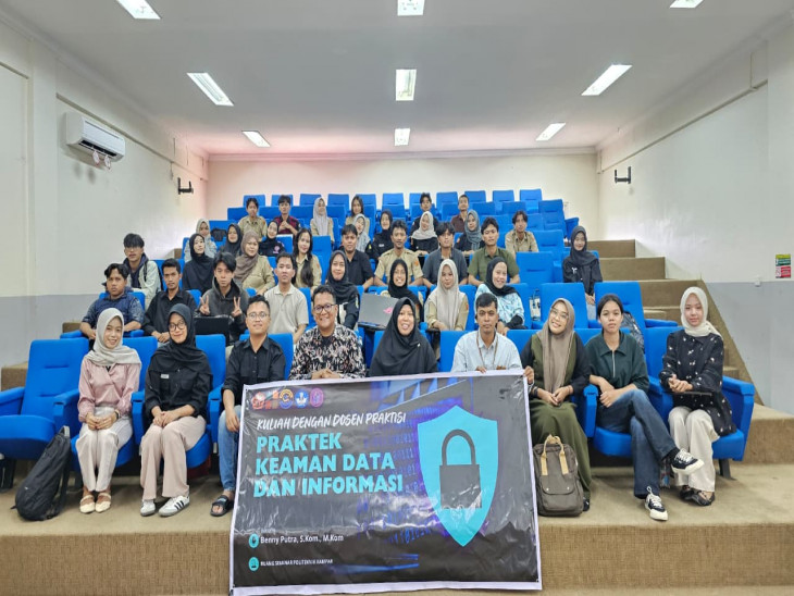 Sinergi Dunia Akademik dan Pemerintah Daerah: D3 Teknik Informatika Politeknik Kampar Hadirkan Dosen Praktisi dari Diskominfo Kampar