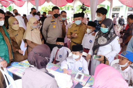 Bersama Wakapolda Riau, Bupati Kampar Resmi Laounching Vaksinasi Anak Usia 6-11 Tahun.