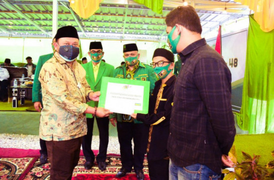 Hadiri Harlah PPP ke 48, Catur Sugeng Ingat Memory Bersama Alm. Azis Zaenal.