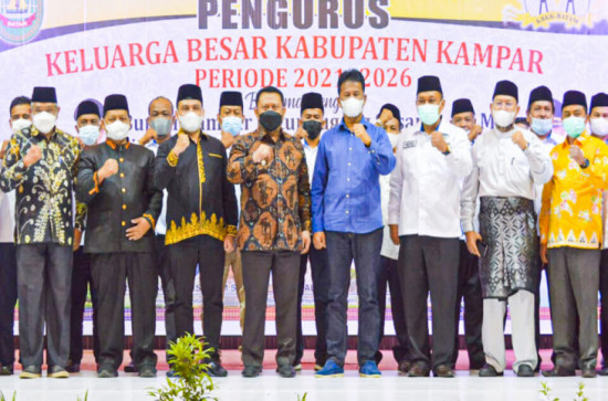 Hadiri Pelantikan Pengurus Ikatan Keluarga Kampar Kota Batam, Catur Sugeng Susanto ; Berikan Kontribusi Nyata.