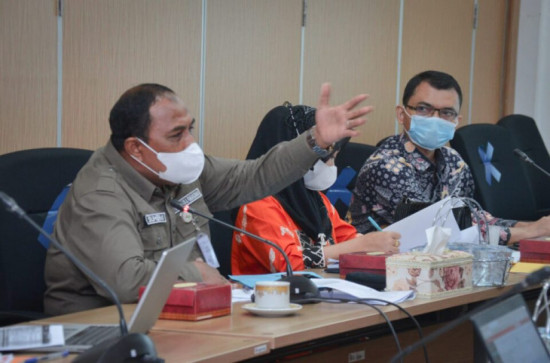 Bupati Kampar Hadiri Pembahasan Evaluasi Kinerja Dan Bisnis PD. Bank Sari Madu Tahun 2022.