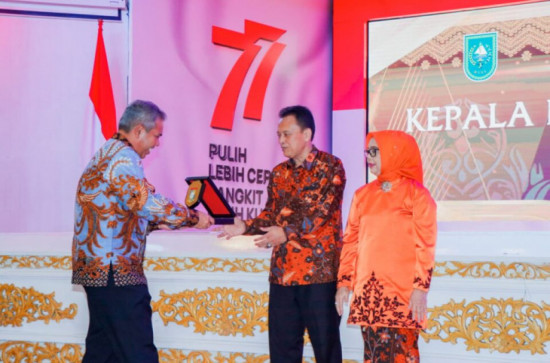 Penjabat Bupati Kampar Dr.H.Kamsol Hadiri Pisah Sambut Kejati Riau.