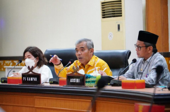 Pj Bupati Kampar Dampingi Masyarakat Danau Lancang Mediasi dengan Pemprov Riau terkait Permaslahan lahan dengan PT SAM II.