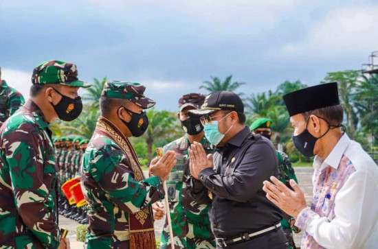 BUPATI KAMPAR SAMBUT KUNJUNGAN KERJA PANGDAM I BUKIT BARISAN MAYJEN TNI HASSANUDIN