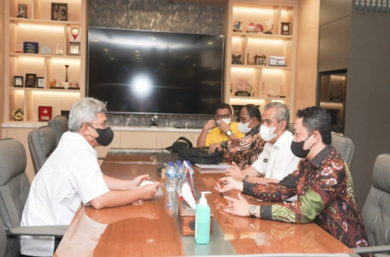 Gesa Pembangunan Infrastruktur Desa Terisolir, PJ. Bupati Kampar dan Anggota DPR RI Kunjungi Kementerian PUPR.