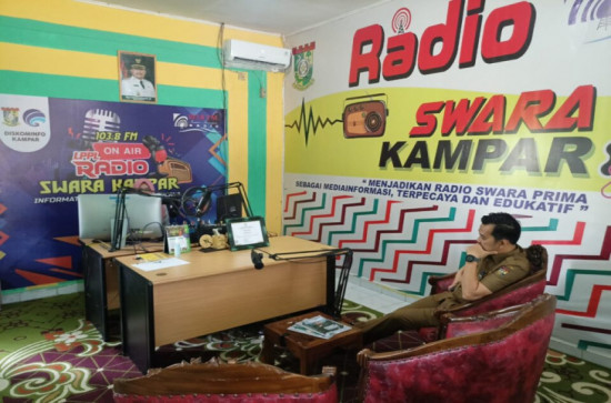 Kepala Diskominfo Dan Persandian Tinjau Radio LPPL Swara Kampar
