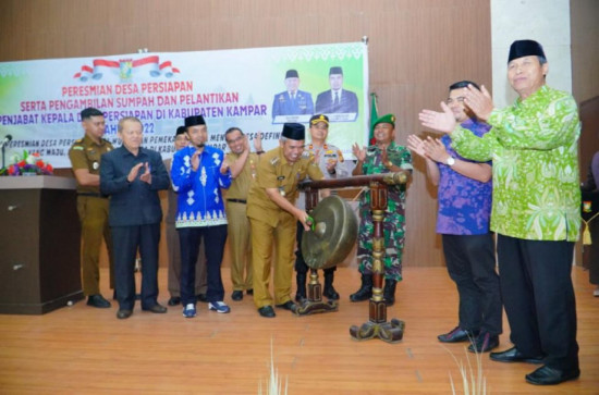 Pj Bupati Kampar Resmikan 9 Desa Persiapan dan Lantik 9 Penjabat Kepala Desa.
