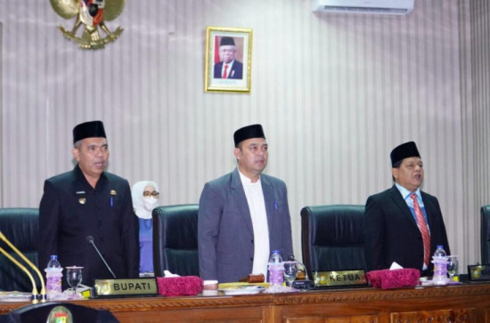 Dr. H. Kamsol, MM Sampaikan Jawaban pemerintah atas pandangan umum fraksi fraksi DPRD terhadap Ranperda APBD Kampar TA 2023.