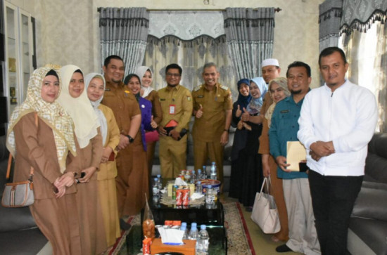 Dalam Rangka Peringatan Hari Kesehatan Nasional adakan berbagai Kegiatan , Pj Bupati Kampar Terima Audiensi Jajaran Dinas Kesehatan Kampar.