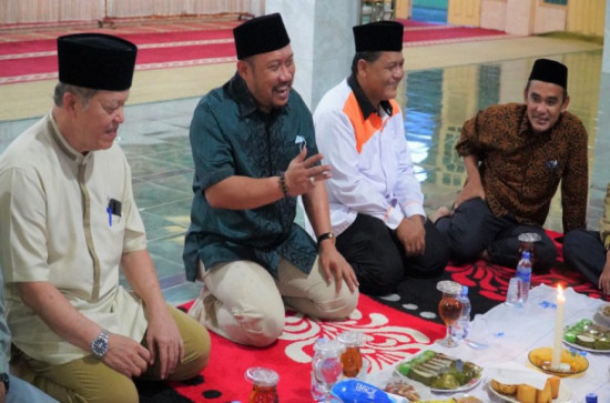 Awal Safari Ramadhan Bupati Kampar Buka Puasa Bersama Tokoh Muhammadiyah