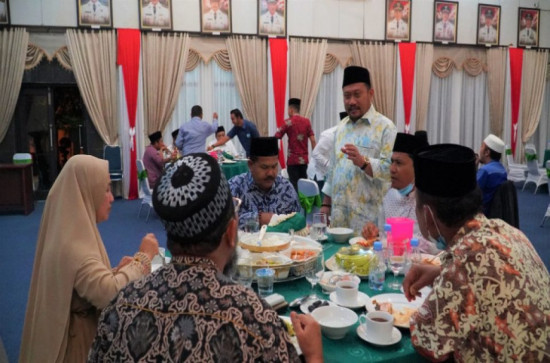 Perkuat Silaturrahim Dan Kekompakan Bupati Kampar Buka Bersama Dengan Pimpinan dan Alat Kelengkapan DPRD