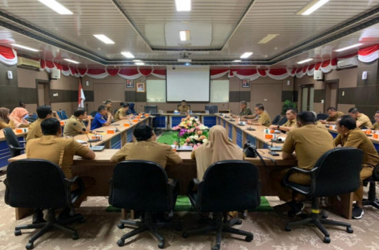 Susun laporan Triwulan II Pj Bupati Kampar, Asisten I Ahmad Yuzar Gelar Rapat bersama Perangkat Daerah.