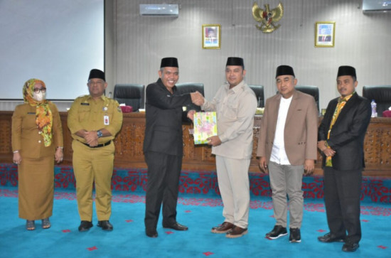 Pj Bupati Kampar Sampaikan Nota Keuangan APBD Tahun 2023 dan dua Ranperda Tahun 2022.