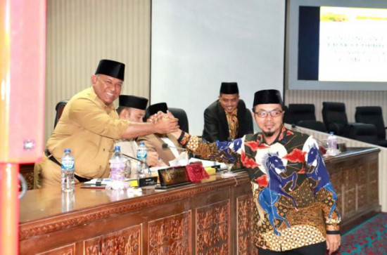 Pj Bupati Kampar Melalui Sekda Sampaikan Apresiasi Kepada Seluruh Fraksi atas Persetujuan 2 Ranperda.