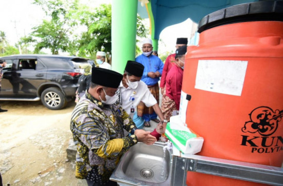Sekda Kampar Puji Penerapan Protokol Kesehatan Masyarakat Desa Simalinyang