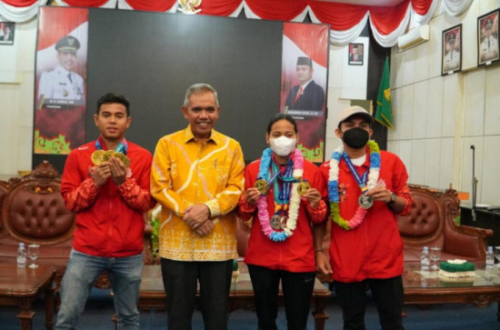Pj Bupati Kampar Sambut Atlet NPC Kampar yang Sumbang 14 Medali Untuk Indonesia