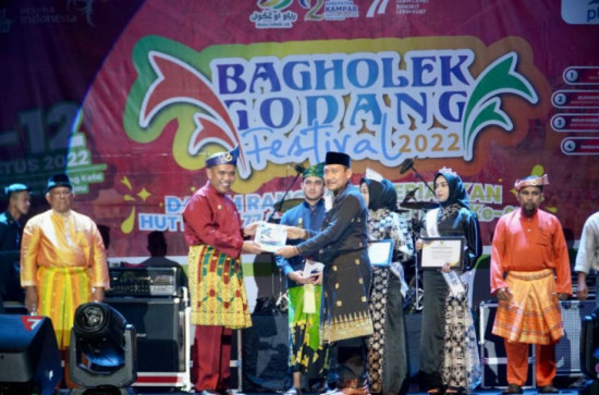 Pj. Bupati Kampar Resmi Buka Bagholek Godang Festival Untuk Enam Hari Kedepan
