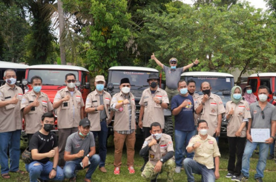Bersama TLCI Chapter II Riau, Bupati Kampar Salurkan Bantuan Ke Masyarakat