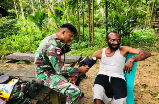 Satgas Pamtas Yonif 132/BS Laksanakan Pelayanan Kesehatan Untuk Masyarakat